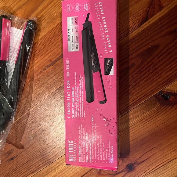 Hot Tools 1” Salon Flat Iron - Picture 4 of 5
